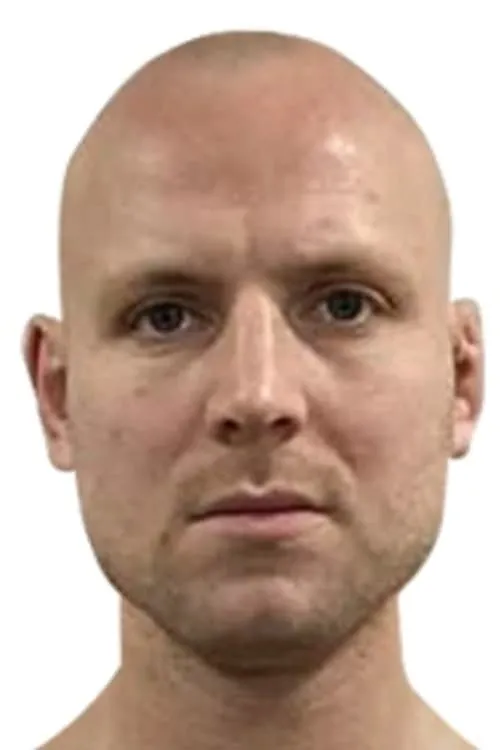 Simone D'Anna ha trabajado con Angus Hewett en 1 ocasiones