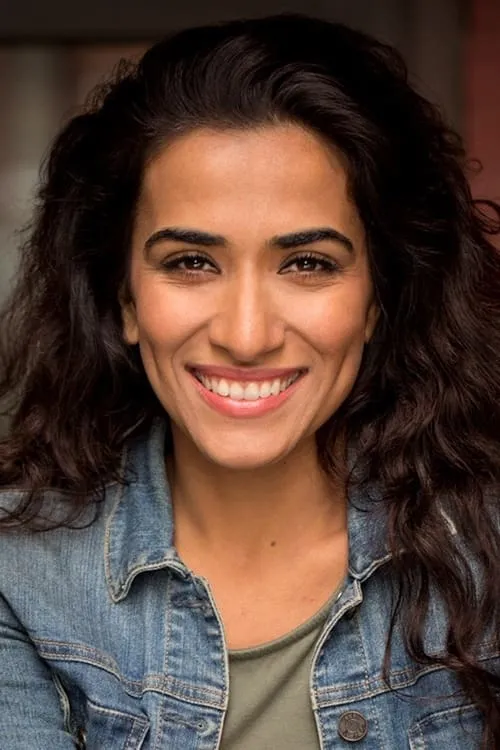 Anjali Khurana interpretando a Tara