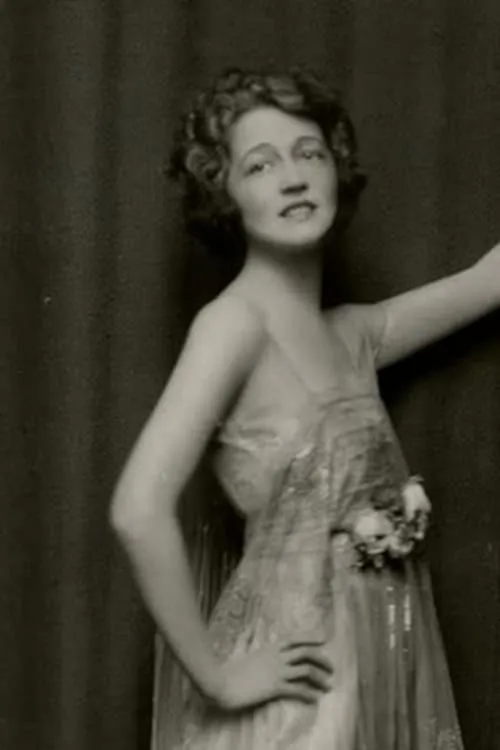 Ann Andrews interpretando a Mrs. Albright