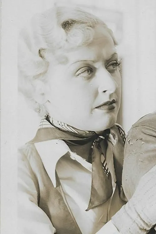 Ann Carroll interpretando a Linda