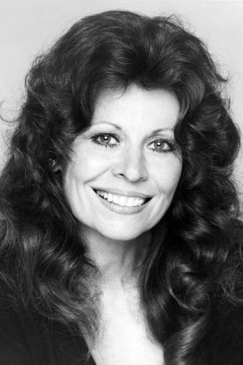 Ann Wedgeworth interpretando a Mrs. Howard