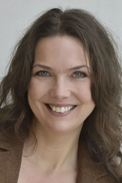 Anna Blomberg interpretando a