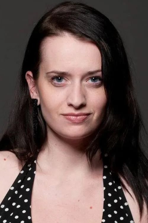 Anna Claessen interpretando a Rescue Team member