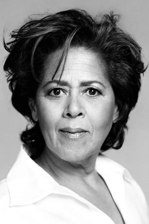 Anna Deavere Smith interpretando a Nancy McNally