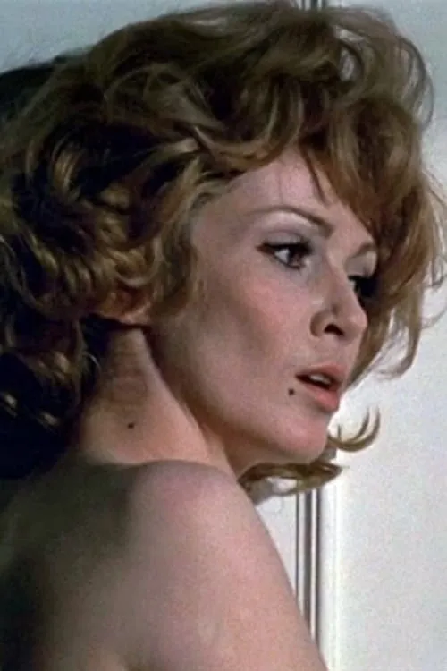 Anna Douking interpretando a Madame L'Herbier