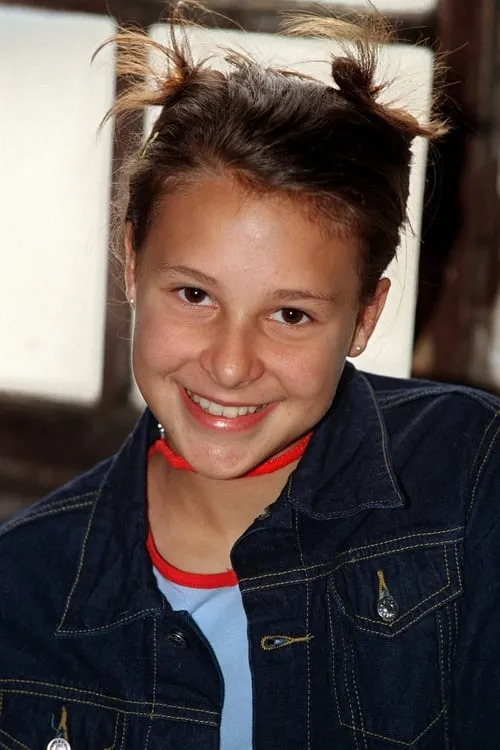 Anna-Elena Herzog — personaje: Jana Holstein-Coutré