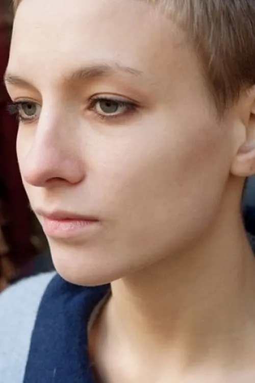 Anna Litomina interpretando a Lena