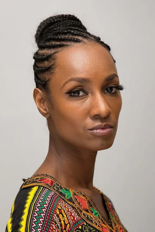 Anna Philp interpretando a Monique