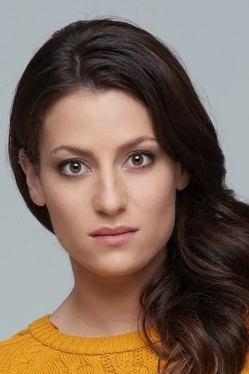 Anna Sisa Horváth — personaje: Erdész Angéla