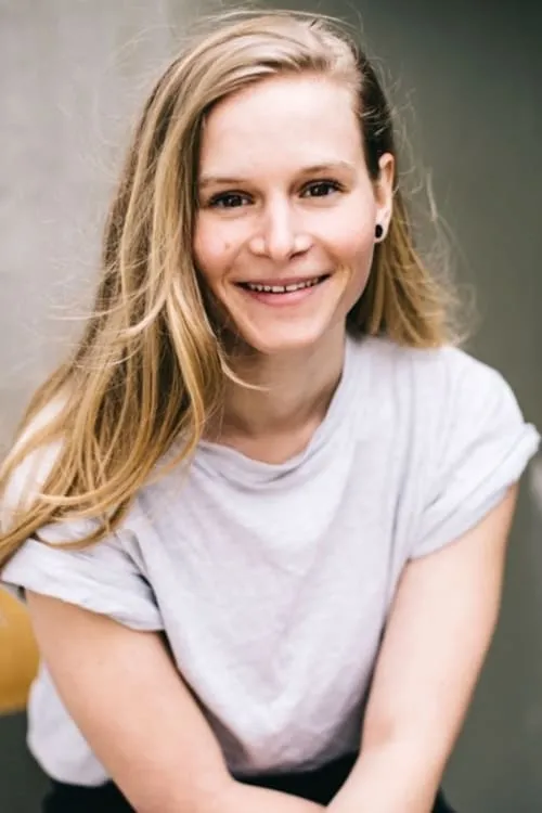 Anna Striesow interpretando a Flower Girl