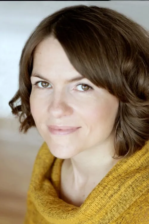 Anna Wilson-Hall interpretando a Mary