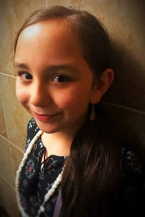 Annabella Binaakwe interpretando a Young Jim