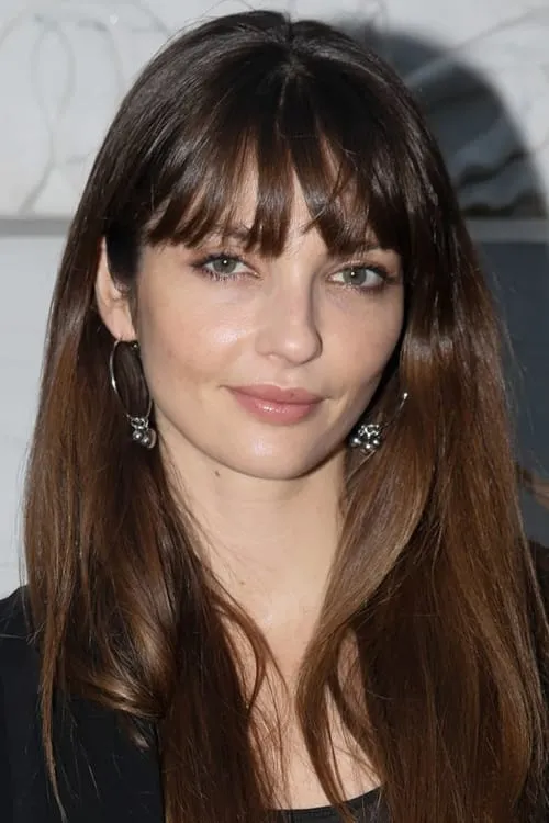 Annabelle Belmondo interpretando a Kate