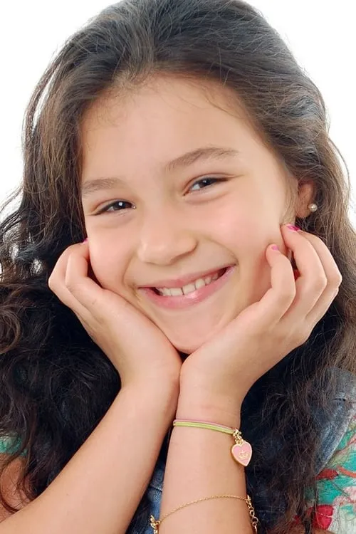 Annalara Prates interpretando a Ciça