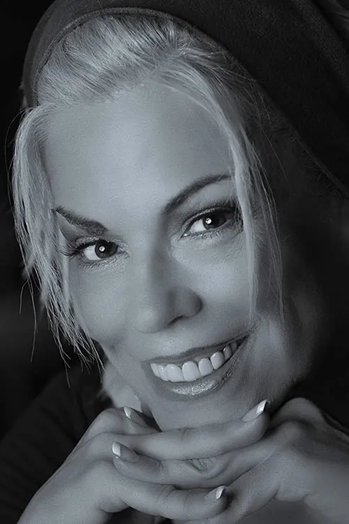 Anne Gaybis interpretando a Mrs. Phillips