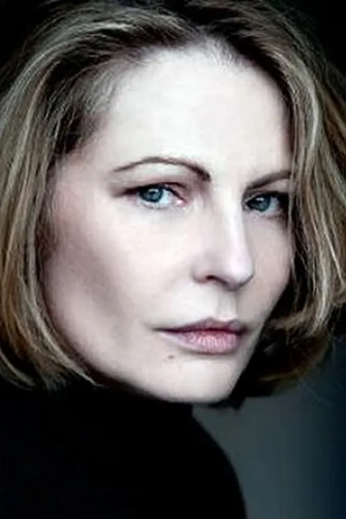 Anne Macina interpretando a Sylvie