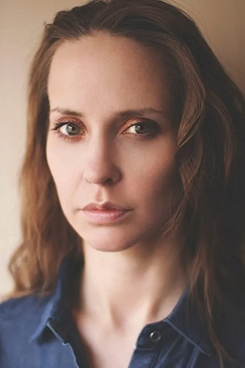 Holly Weston ha trabajado con Ánne Mággá Wigelius en 1 ocasiones