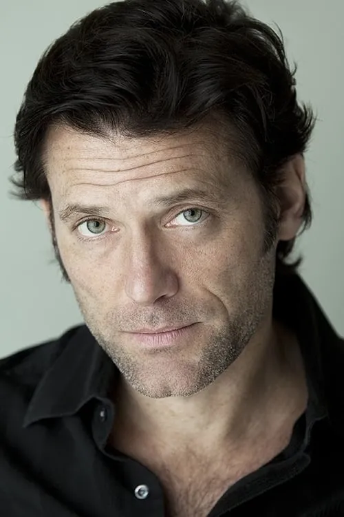 Anthony DiMaria interpretando a Tommy