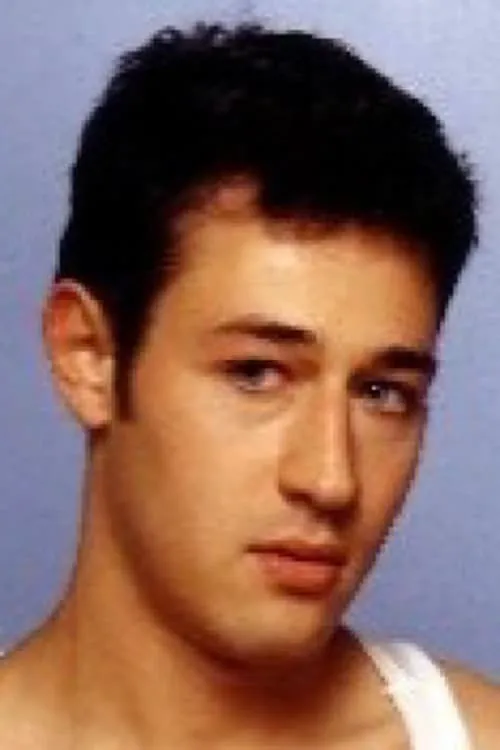 Anthony Flamand interpretando a William