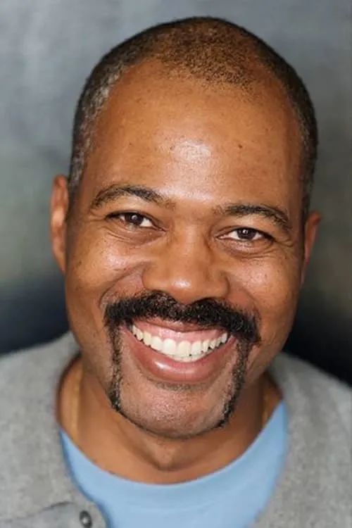 Anthony Griffith interpretando a Detective Shipper