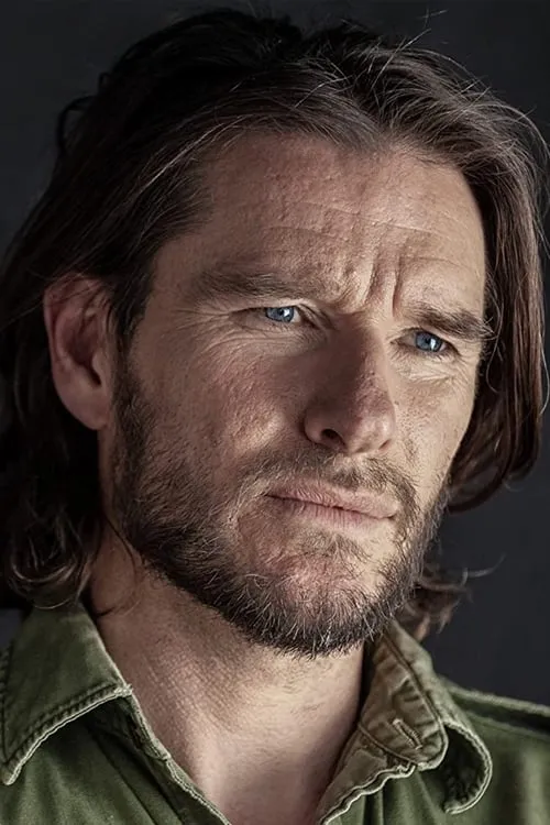 Ethan Peck ha trabajado con Anthony J. Sharpe en 1 ocasiones