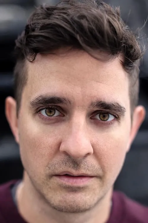 Anthony Johnston interpretando a Lukas