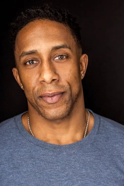 Anthony Joseph interpretando a Jarod