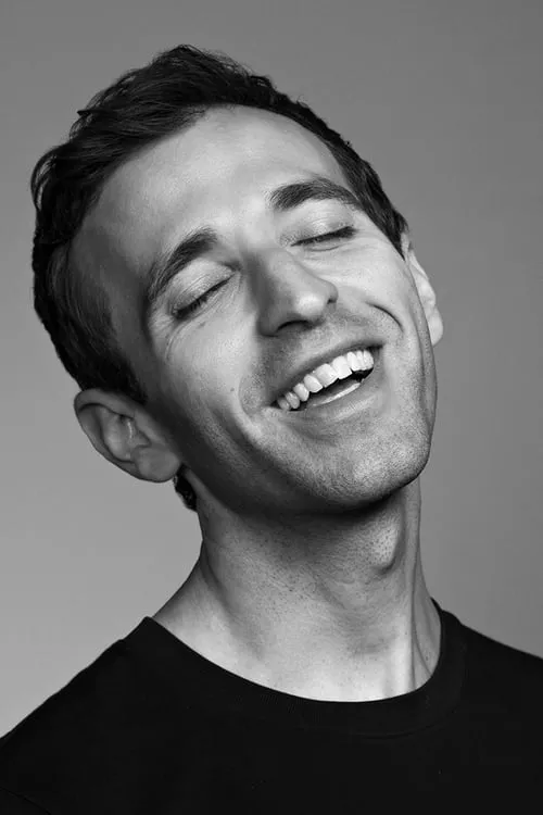 Anthony Roth Costanzo interpretando a Himself