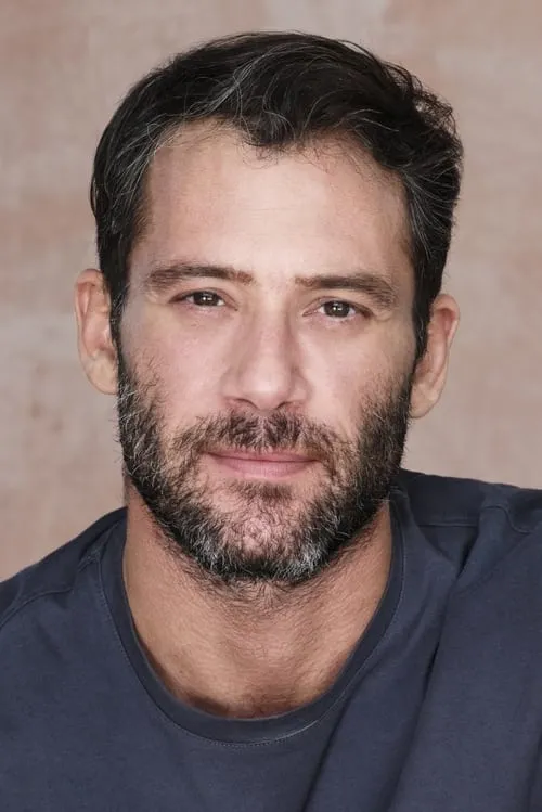 Αντίνοος Αλμπάνης — personaje: Miltos Komninos