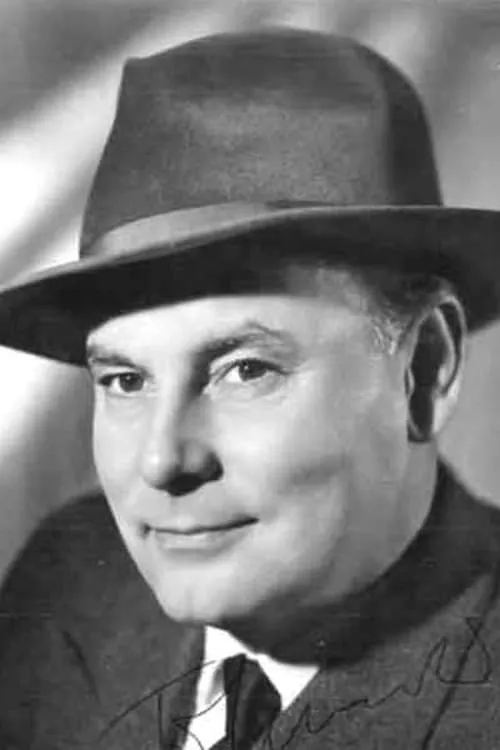 Anton Edthofer interpretando a Erik Mattisson