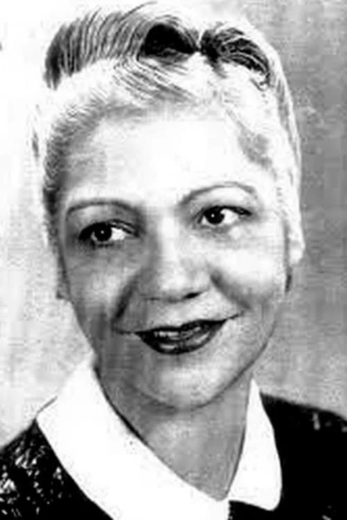 Antonia Marzullo interpretando a Índia