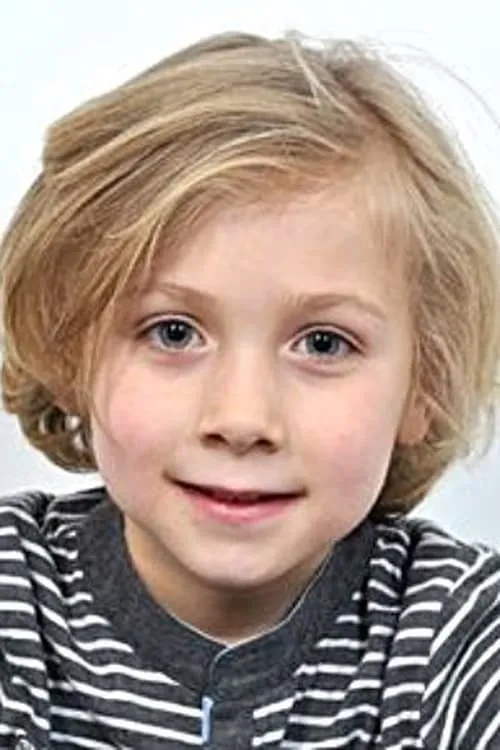 Antonin Brunelle-Rémy interpretando a Lucas