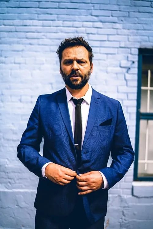 Antonino Pruiti interpretando a Agent Gary