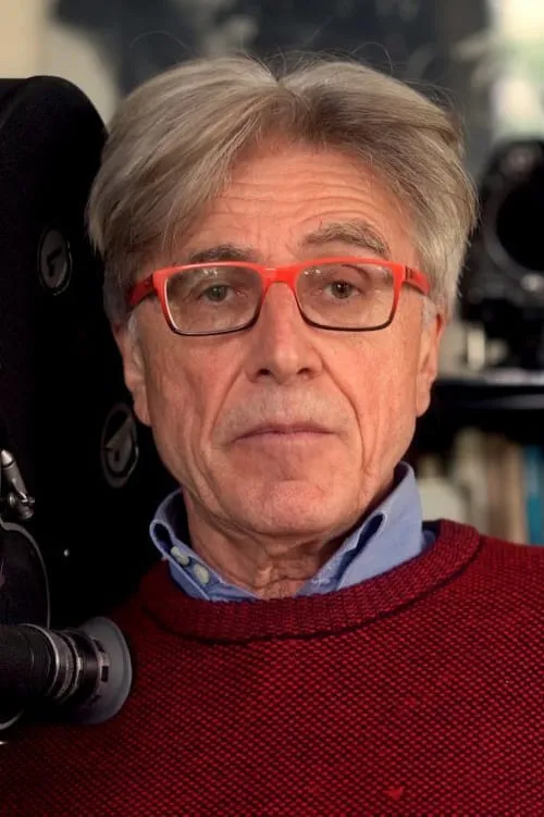 Antonio Bido interpretando a Himself