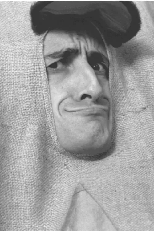 Antonio Rezza interpretando a Folletto