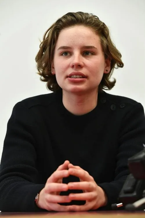 Anuna De Wever interpretando a Self