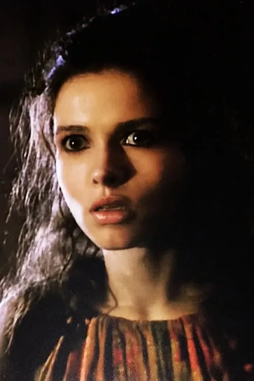 Anya Ormsby interpretando a Cookie