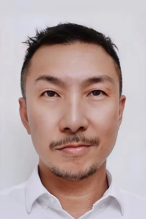 Apisit Opasaimlikit interpretando a Toi