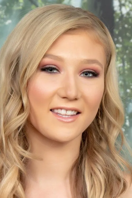 April Aniston interpretando a Carrie