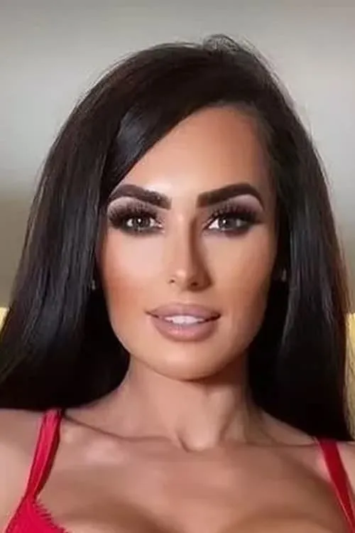 Callum Izzard ha trabajado con Arabella del Busso en 1 ocasiones