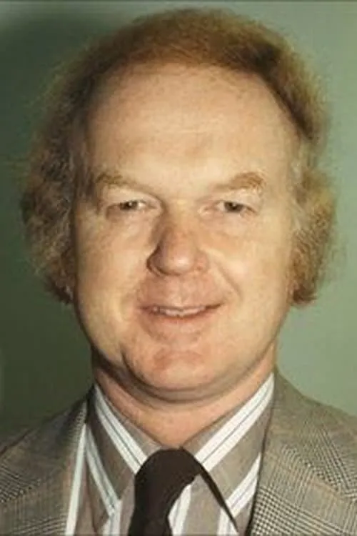 Archie Macpherson interpretando a Himself