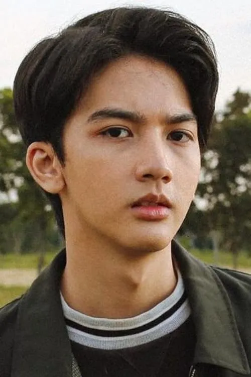 Ari Irham interpretando a Tuktuk