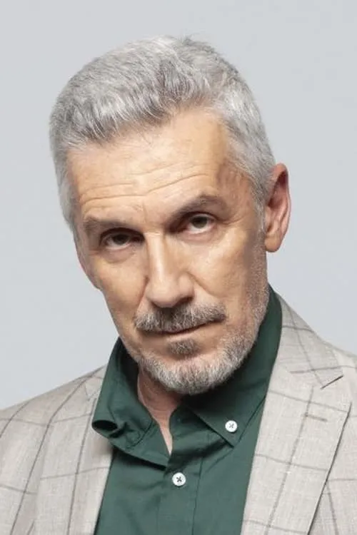 Aris Lebessopoulos — personaje: Georgios Papandreou