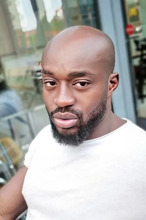 Aristo Luis interpretando a Black Dude / Swat Dude 1