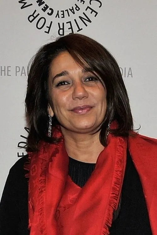 Arita Shahrzad interpretando a Farrokhlagha