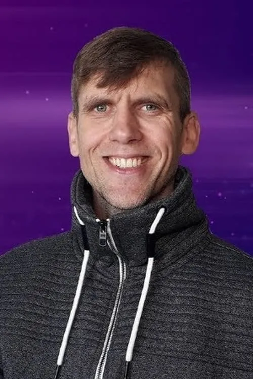 Armin Pajula interpretando a Guard