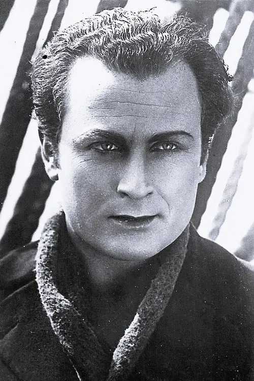 Alfonso Cassini ha trabajado con Arnold Kent en 2 ocasiones