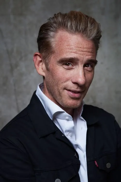 Art Rooijakkers — personaje: Self - Host