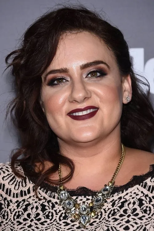 Mary Elizabeth Ellis ha trabajado con Artemis Pebdani en 4 ocasiones