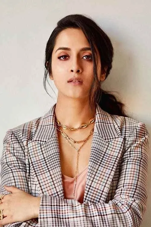 Vindu Dara Singh ha trabajado con Arushi Sharma en 1 ocasiones